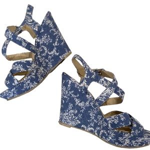 Floral wrapped strap wedge sandal heels ☁️